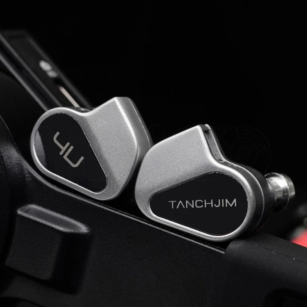 TANCHJIM 4U – IEM dinámico DMT-4 Ultra (cámara dual) con filtro ajustable 4 niveles, cable 2-pin 0.78 mm y jack 3,5 mm.