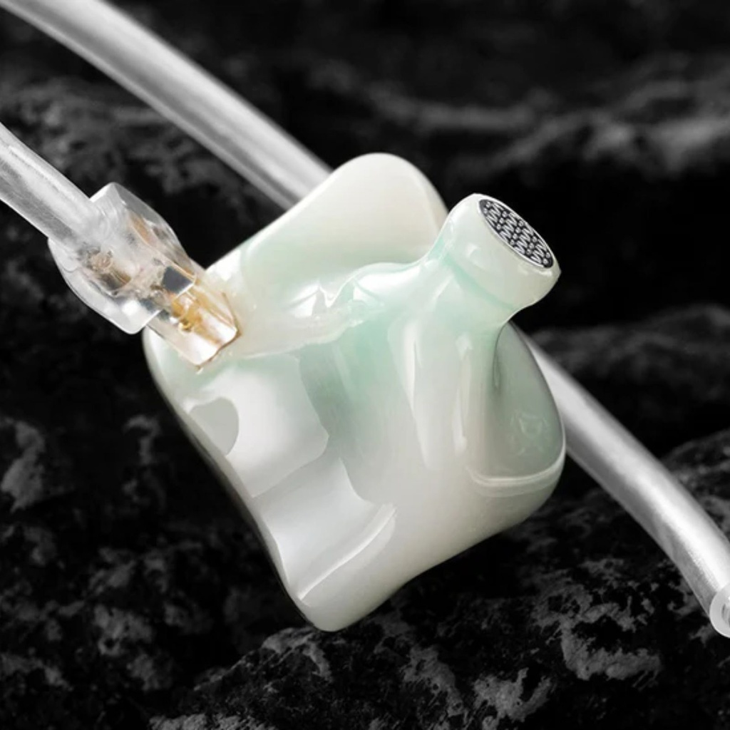 Kinera Celest Wyvern — IEM 1× dinámico 10 mm LCP (2-pin 0,78 mm, 3,5 mm), con mic en línea
