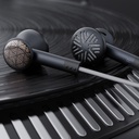 FiiO FF3S — earbuds “drum-type dual-cavity” · 14.2 mm dinámico · cable 0.78 mm 2-pin con plugs 3.5 / 4.4 mm intercambiables.