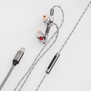 DUNU Titan S2 — IEM dinámico single driver con doble cámara y doble circuito magnético · cavidad metálica cromada · 0,78 mm 2-pin · Q-Lock Mini con plugs 3,5 mm SE y 4,4 mm balanceado incluidos.