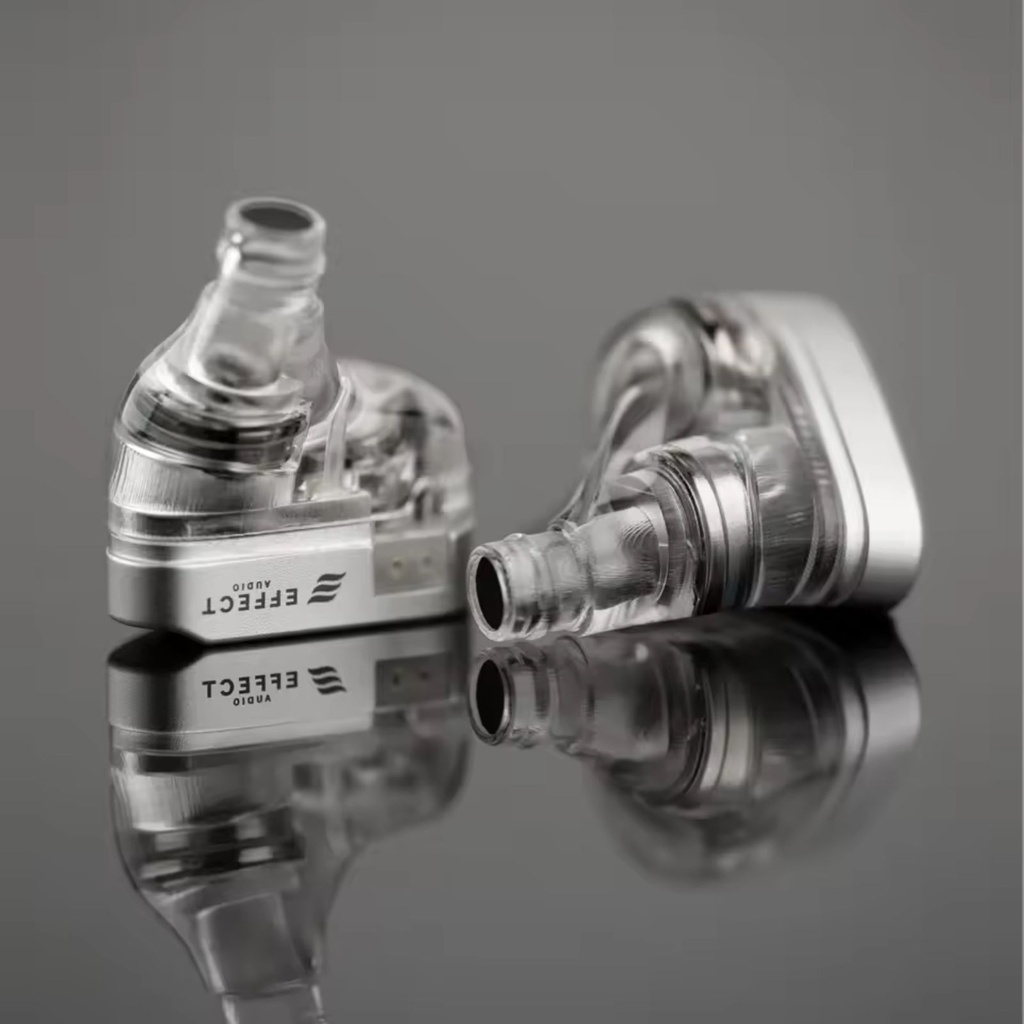 TANCHJIM x Effect Audio FORCE — IEM dual Dynamic Driver (10 mm + 8,2 mm) · tecnología DMT4 Ultra · crossover HPFD-SEF de segmentación precisa · 0,78 mm 2-pin (compatible 4-pin) · cable Effect Audio UP-OCC plateado con plugs 3,5 mm / 4,4 mm / USB-C (DSP).