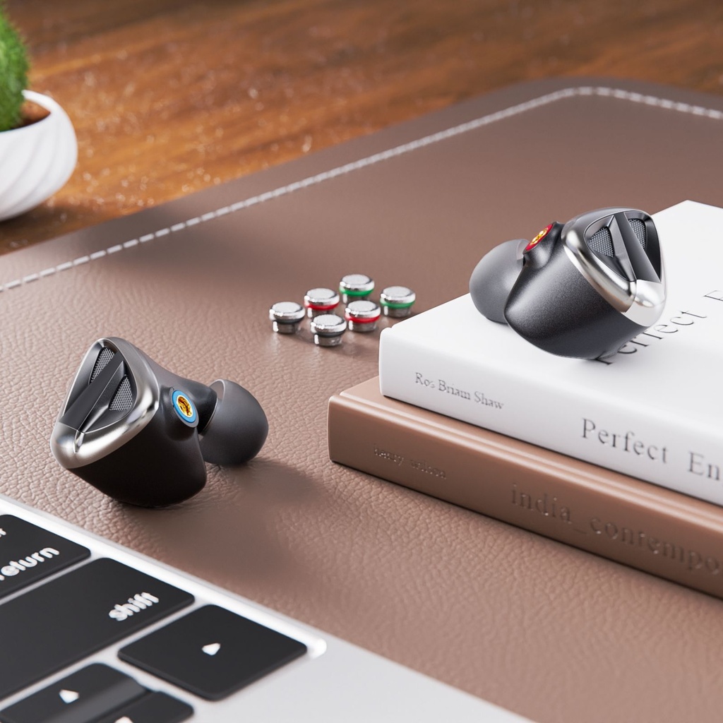 FiiO FH19 — IEM híbrido 2DD push-pull + 6 BA Knowles · diseño semi-abierto · filtro notch en medios · S.Turbo para graves · conector MMCX · cable de plata pura 8 hebras con plugs 3,5 / 4,4 mm.