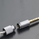 MOONDROP DARK SABER — IEM híbrido 2 Dynamic (10 mm + 10 mm, módulo “Horizontally-Opposed”) + 8 Balanced Armature (4 BA medios + 4 BA Knowles SWFK agudos) · alineación de fase full-band · conector 0,78 mm 2-pin · plug 3,5 mm SE.