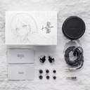 MOONDROP HARMON — IEM triple Dynamic (3 × 10 mm) con crossover acústico coaxial de cuatro cavidades (XTM-3DD) · 0,78 mm 2-pin · plugs intercambiables 3,5 mm SE / 4,4 mm balanceado.