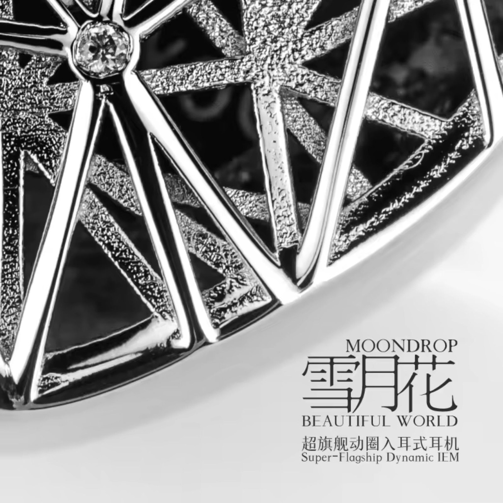 MOONDROP Beautiful World — IEM single Dynamic 10 mm (ULT-Pro, diafragma DLC 3ª gen) · carcasa plata con recubrimiento de platino e incrustaciones VS jewel · 0,78 mm 2-pin (recessed) · cable de plata monocristalina con plugs intercambiables.