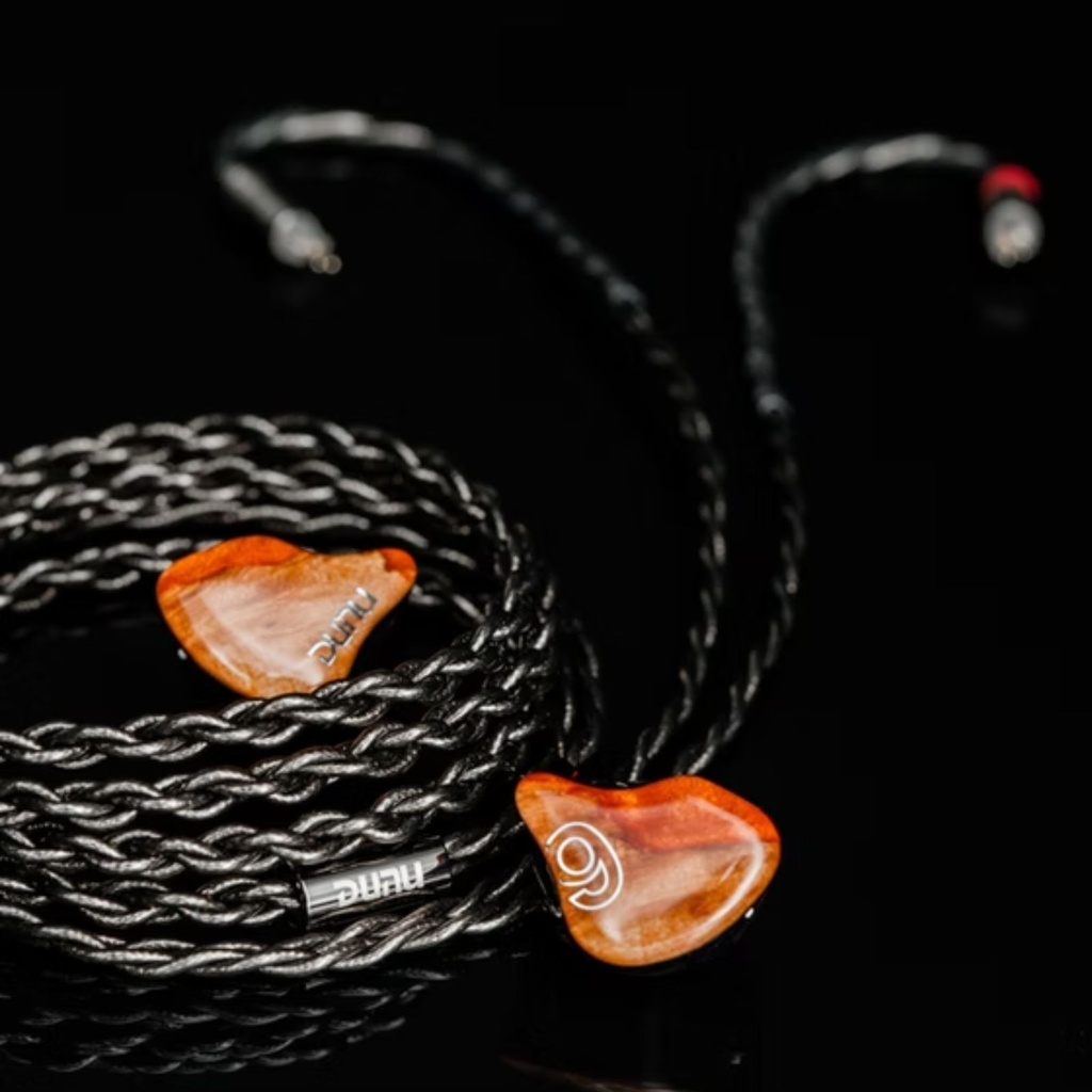 DUNU SA6 MK2 — IEM all-BA (6 Balanced Armature): 2× Sonion AcuPass woofers + 2× Knowles mid + 2× Knowles tweeters · switch de 2 firmas (Default / Atmospheric Immersion) · 0,78 mm 2-pin · cable Hulk Pro Mini con plugs modulares Q-Lock Plus (3,5 mm / 4,4 mm).
