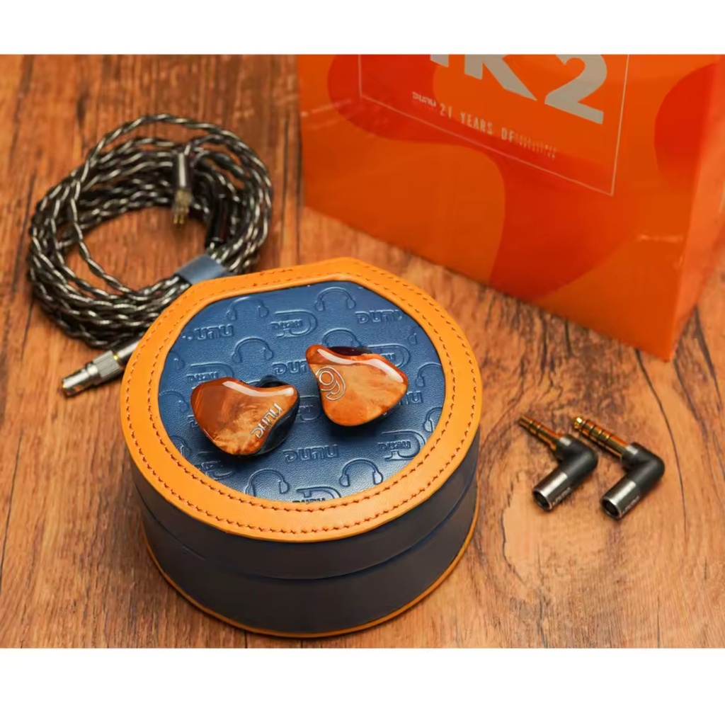 DUNU SA6 MK2 — IEM all-BA (6 Balanced Armature): 2× Sonion AcuPass woofers + 2× Knowles mid + 2× Knowles tweeters · switch de 2 firmas (Default / Atmospheric Immersion) · 0,78 mm 2-pin · cable Hulk Pro Mini con plugs modulares Q-Lock Plus (3,5 mm / 4,4 mm).