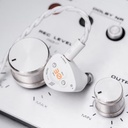 DUNU DK3001BD “Brain Dance” — IEM trihíbrido 1 Dynamic + 4 Balanced Armature + 4 Planar · crossover dual-system de 4 vías · MMCX · cable Furukawa OCC 4-core con plugs Q-Lock Mini 3,5 mm / 4,4 mm · carcasa aleación aluminio aeroespacial.