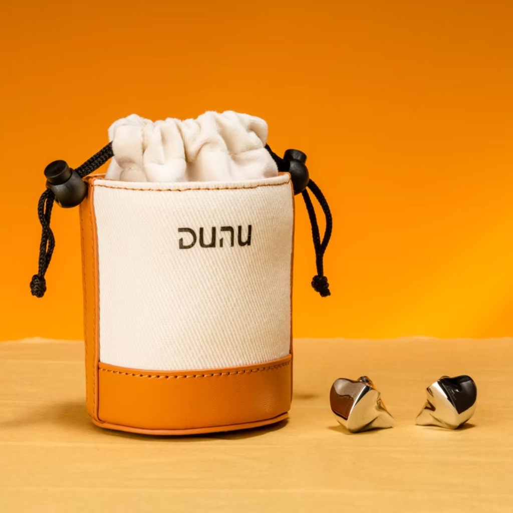 DUNU Glacier — IEM trihíbrido de 9 drivers: 1 Dynamic + 4 Balanced Armature + 4 EST · crossover de 4 vías · cuerpo en acero inoxidable 904L con recubrimiento DLC · versiones 0,78 mm 2-pin o MMCX · cable flagship con sistema modular Q-LOCK PLUS (3,5 mm / 4,4 mm).