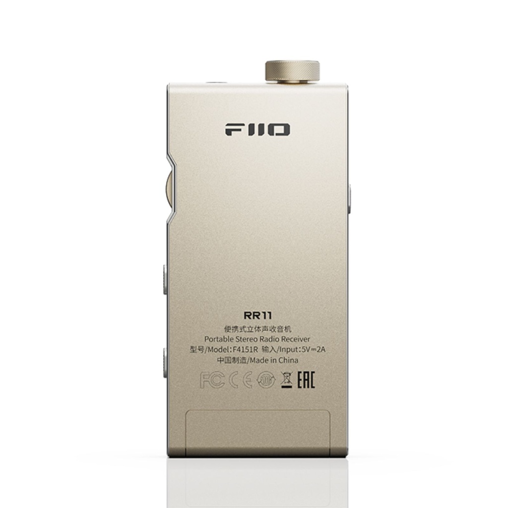 FiiO RR11 “Portable Stereo Radio” — radio FM Hi-Fi de bolsillo con cuerpo de aluminio ultradelgado (13 mm) · sintonía analógica PVR · chip FM Silicon Labs Si4831 · BASS + 3D · antena integrada + uso de audífonos como antena · modo radio / modo amplificador-dongle USB · batería 300 mAh · USB-C.