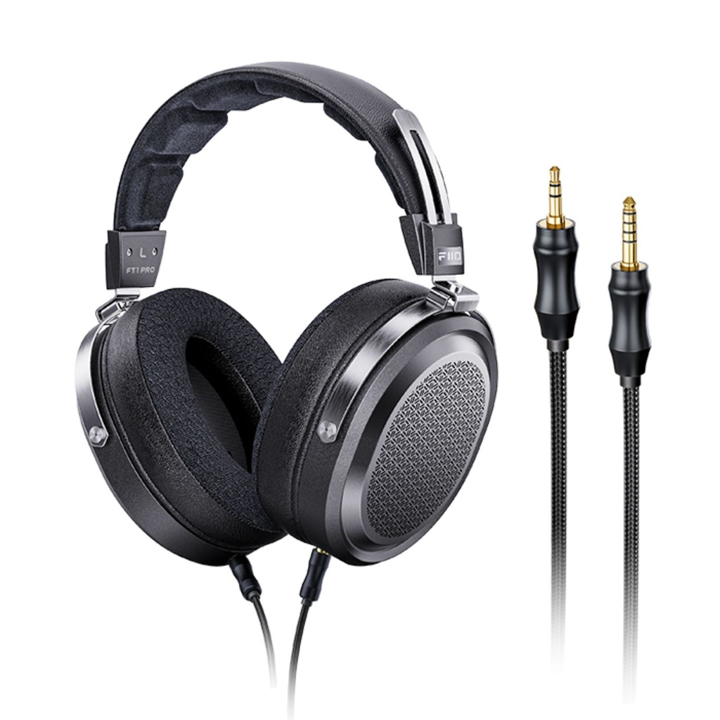 FiiO FT1 Pro — audífono over-ear abierto con driver planar magnético 95×86 mm (diafragma ultrafino 1 µm con doble recubrimiento zafiro + aluminio), 20 Ω, 112 dB/Vrms (95 dB/mW), 7–40 kHz, ≈374 g, cables SPC 3,5 mm y 4,4 mm (según pack) y estuche rígido.