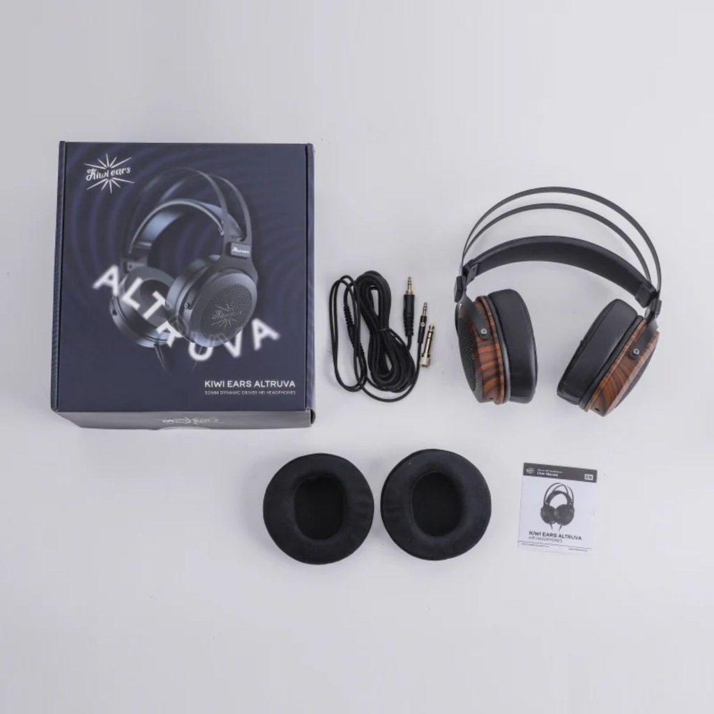 Kiwi Ears Altruva — over-ear abierto con driver dinámico de 50 mm, 32 Ω, 98 dB ±3 dB, 20–40 kHz, cable 3 m con plug 3,5 mm + adaptador 6,35 mm.