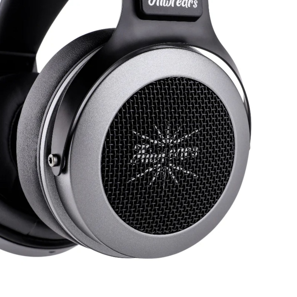 Kiwi Ears Altruva — over-ear abierto con driver dinámico de 50 mm, 32 Ω, 98 dB ±3 dB, 20–40 kHz, cable 3 m con plug 3,5 mm + adaptador 6,35 mm.