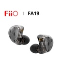 FiiO FA19 — IEM all-BA (10 × Knowles BA por lado) · crossover con condensadores Rubycon + filtro notch de medios · sistema de refuerzo de graves por retroalimentación negativa (S.Turbo) · conector MMCX · cable de plata pura 8 hebras con plugs 3,5 mm / 4,4 mm.