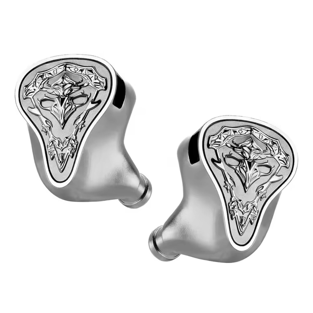 Kinera ThorKing — IEM trihíbrido 1 Dynamic + 6 Balanced Armature + 4 EST (Sonion) · 0,78 mm 2-pin · cable 7N OCC 4 hilos con plug 4,4 mm balanceado · cuerpo metálico (latón), acabados matte / glossy.