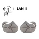 MOONDROP LAN II — IEM dinámico 10 mm, doble cavidad · acero inoxidable MIM · cable 0,78 mm 2-pin · terminación 4,4 mm balanceada + adaptador 3,5 mm · dos afinaciones: REF y POP.