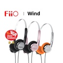 Snowsky (FiiO) Wind — audífono on-ear con driver dinámico de 40 mm (diafragma PET japonés, bobina CCAW, imán N52) · semi-abierto · micrófono y control en línea (3 botones, CTIA) · cable 3,5 mm · ≈50 g · colores negro / plata / rosa (espumas negras o naranja).